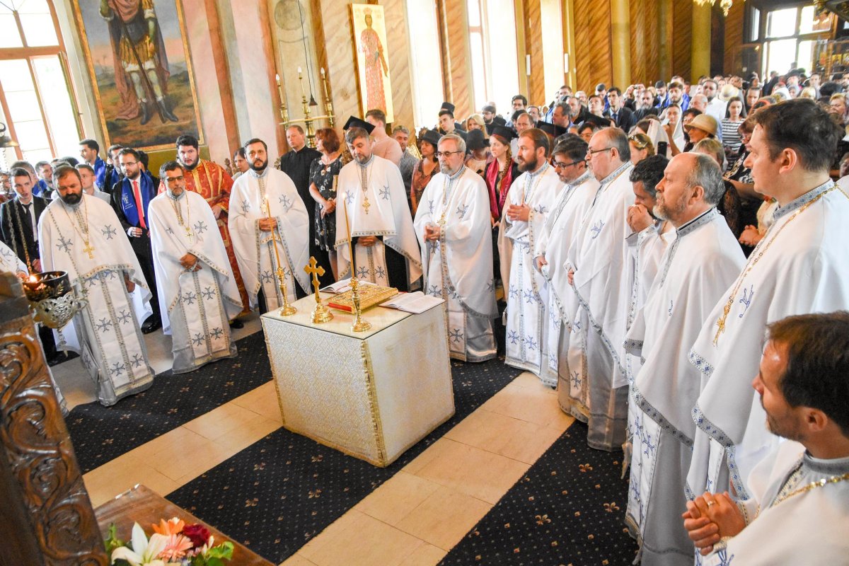 Absolvenții Facultății „Justinian Patriarhul” au depus jurământul 15785