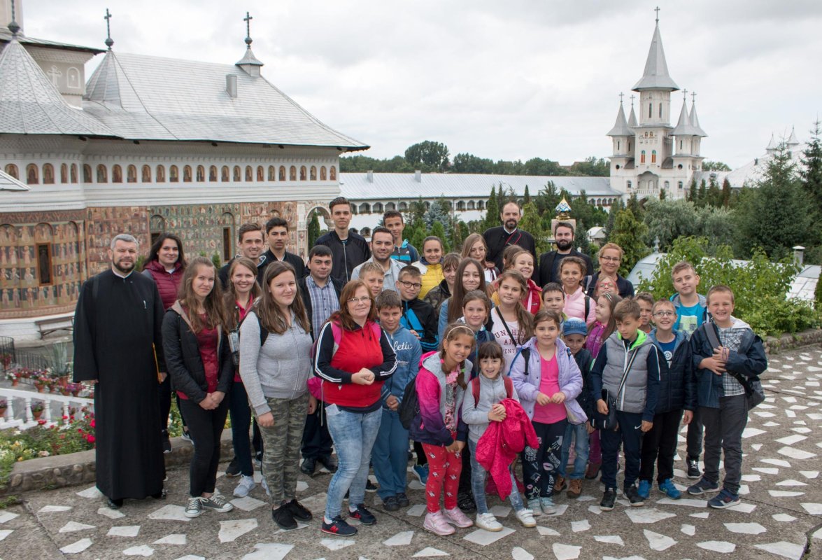 Excursie pentru copiii Parohiei Viile Fabric 15773