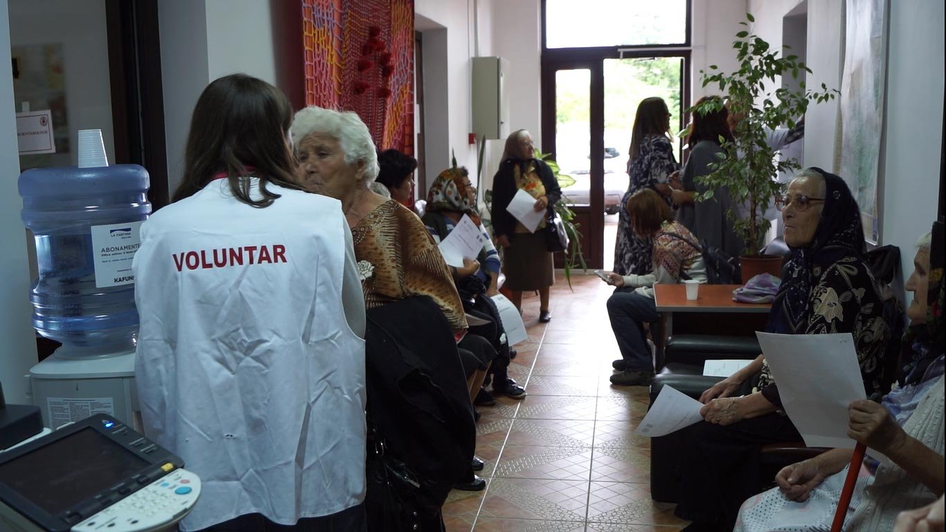 Caravana „Sănătate pentru sate” a ajuns la Tomșani 15641