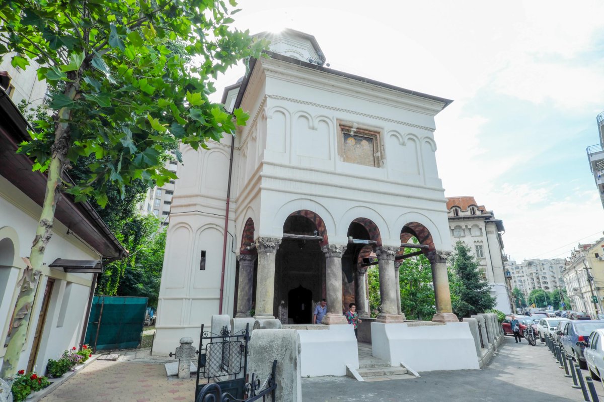 Tradiție și înnoire sub ocrotirea Sfinților Apostoli 15622