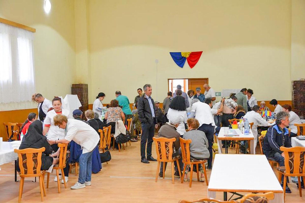 Caravana medicală „Uniți sub Tricolor prin sănătate” 15549