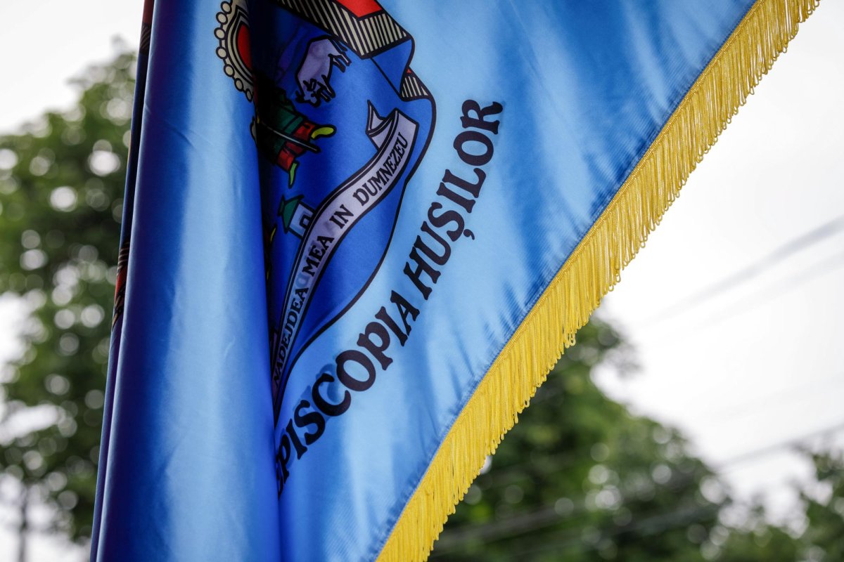 Hramul Catedralei Episcopale din Huşi: Patru ierarhi au săvârşit Sfânta Liturghie 15513