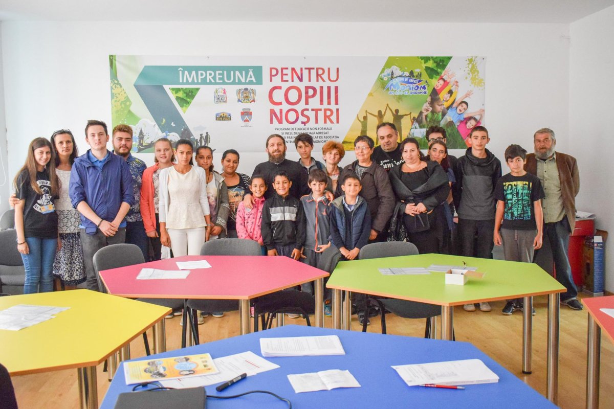 „Împreună pentru copiii noștri” la Centrul de tineret Moniom 15546