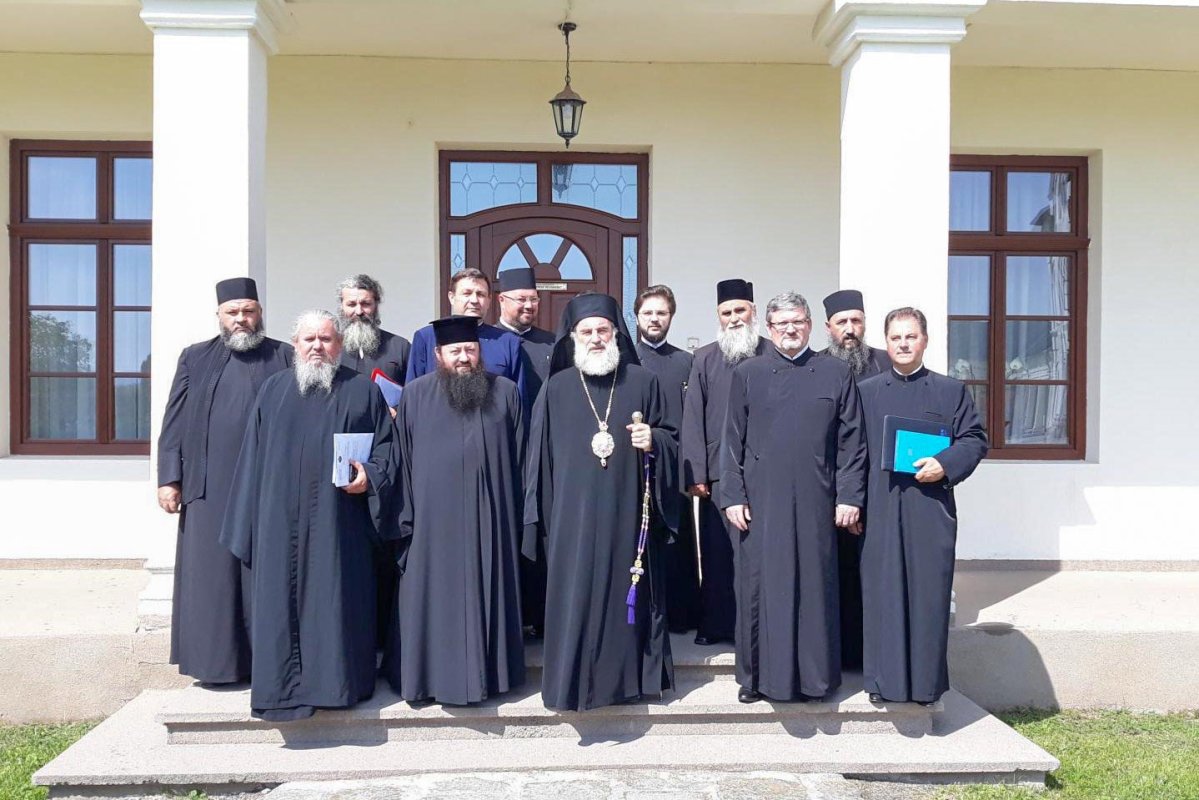 Şedinţa de constituire a consistoriilor eparhiale 15519