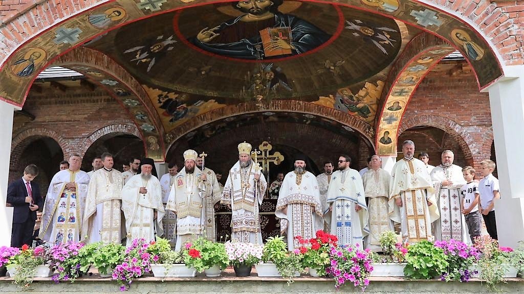 Hramuri și slujiri arhierești de Sfinții Apostoli Petru și Pavel 15450