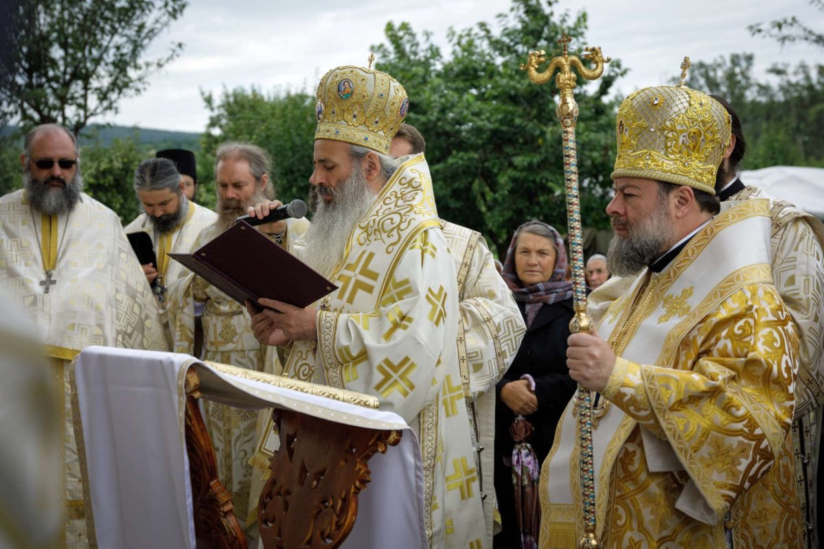 IPS Teofan: „Mulţumim lui Dumnezeu că biserica aceasta stă în picioare de atâtea sute de ani“ 15432