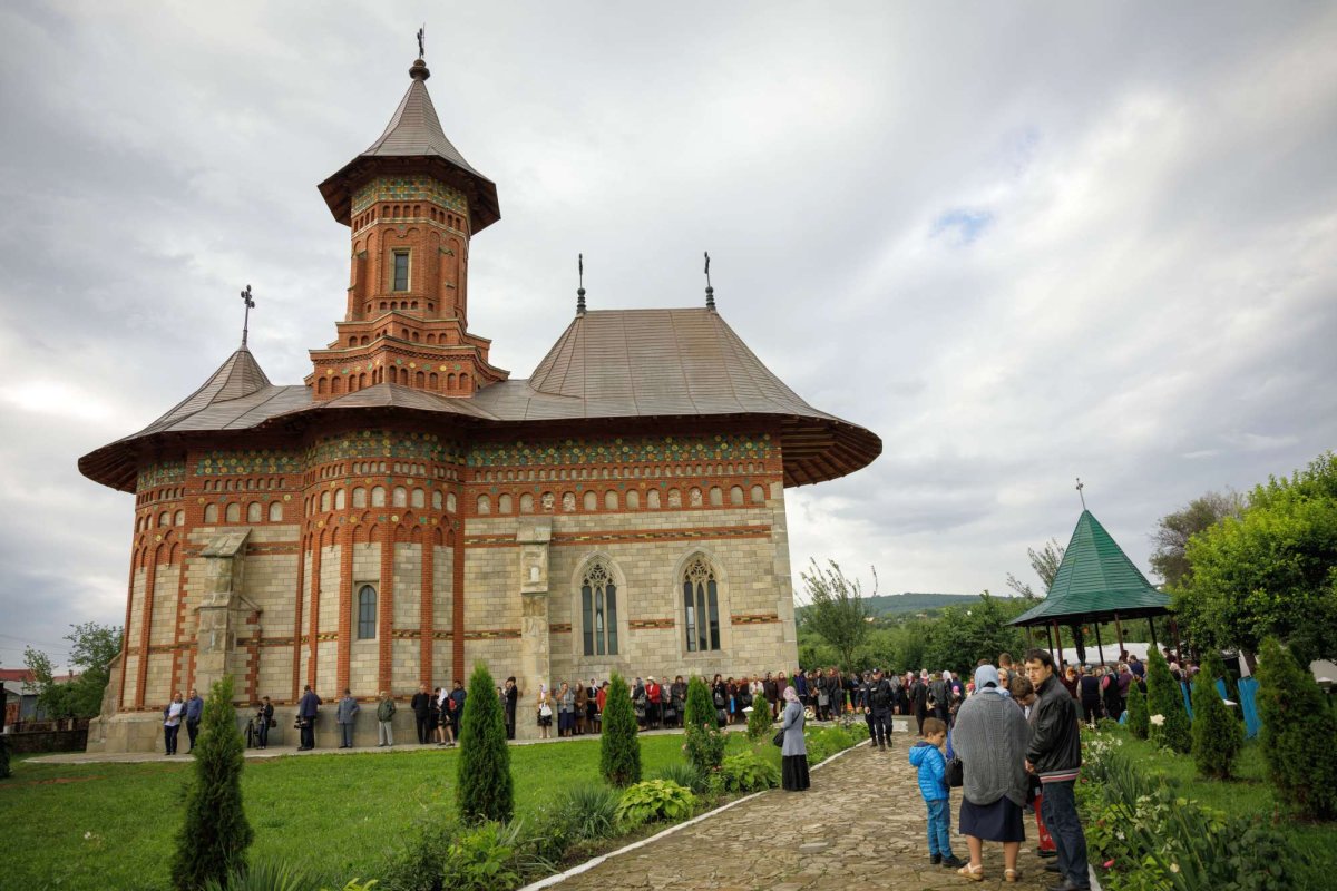 IPS Teofan: „Mulţumim lui Dumnezeu că biserica aceasta stă în picioare de atâtea sute de ani“ 15433