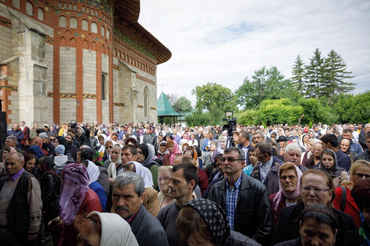 IPS Teofan: „Mulţumim lui Dumnezeu că biserica aceasta stă în picioare de atâtea sute de ani“ 15435