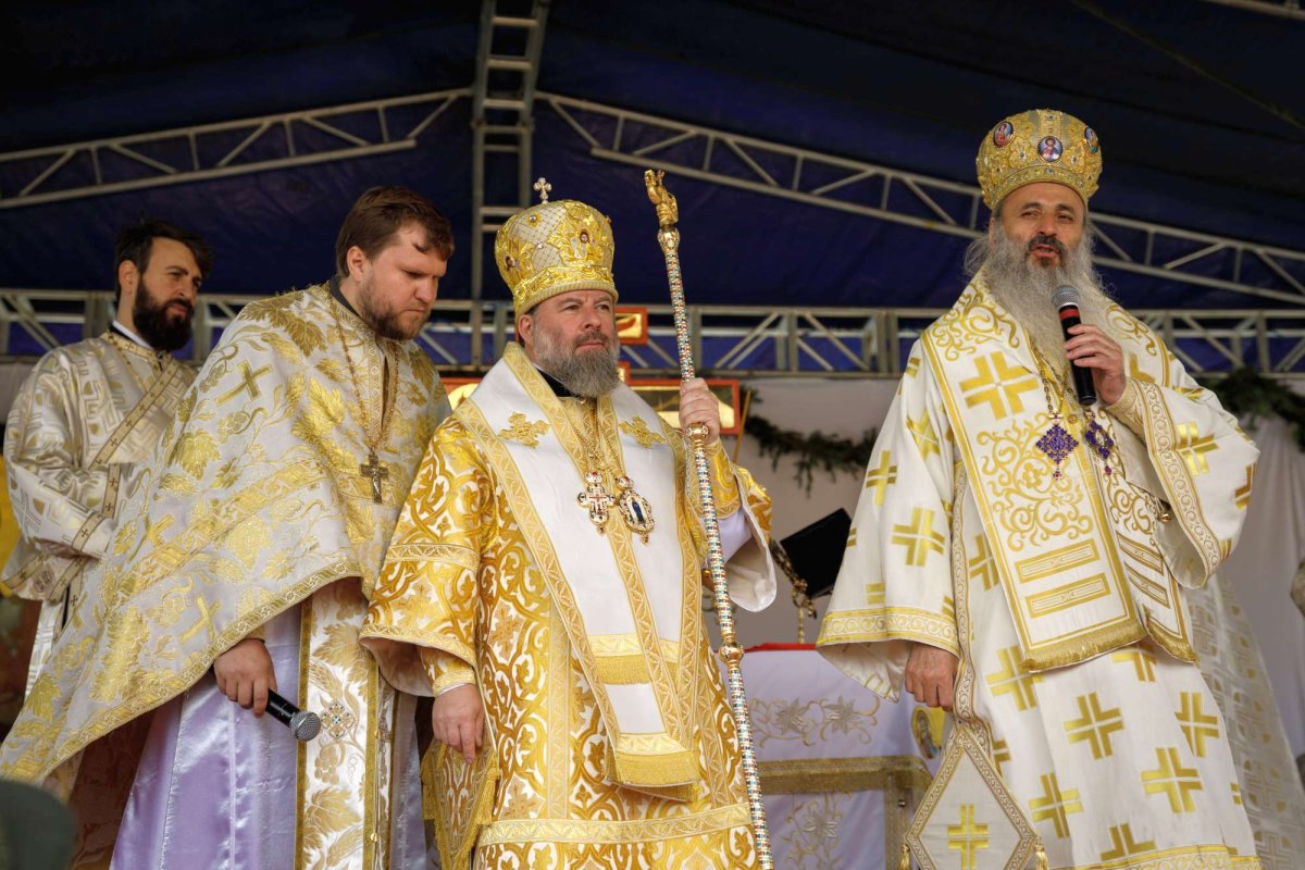 IPS Teofan: „Mulţumim lui Dumnezeu că biserica aceasta stă în picioare de atâtea sute de ani“ 15436