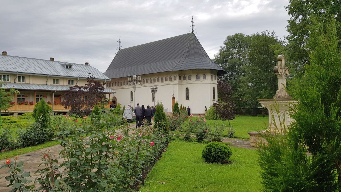 Sfântul Ierarh Leontie, sărbătorit la Rădăuţi prin Liturghie arhierească 15438