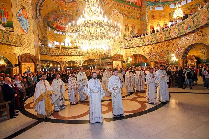 Slujiri arhierești la sărbătoarea Sfinților Apostoli  15479