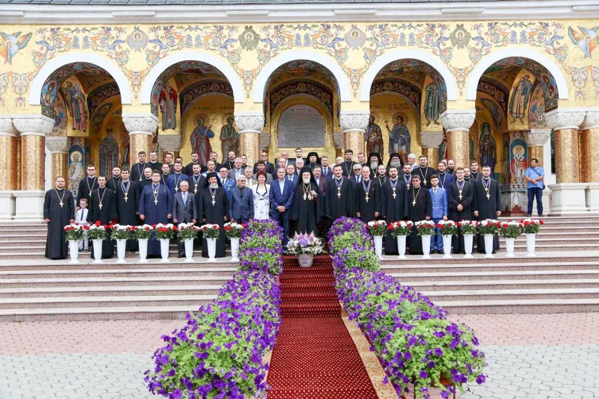 Slujiri arhierești la sărbătoarea Sfinților Apostoli  15483