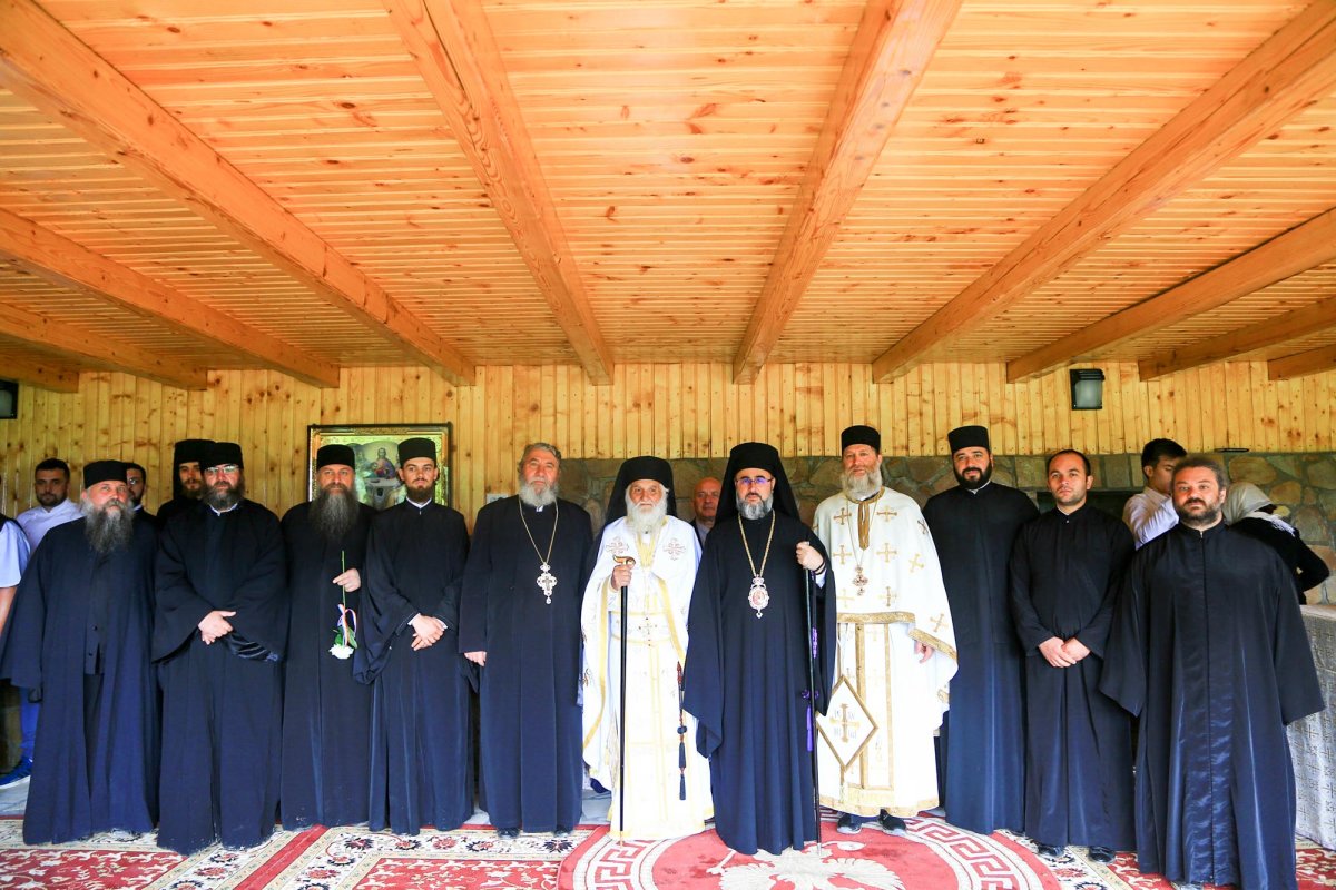 Slujiri arhierești în  Duminica a 5-a după Rusalii 15411