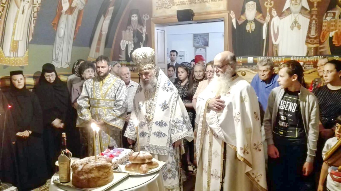 Slujiri arhierești în  Duminica a 5-a după Rusalii 15412