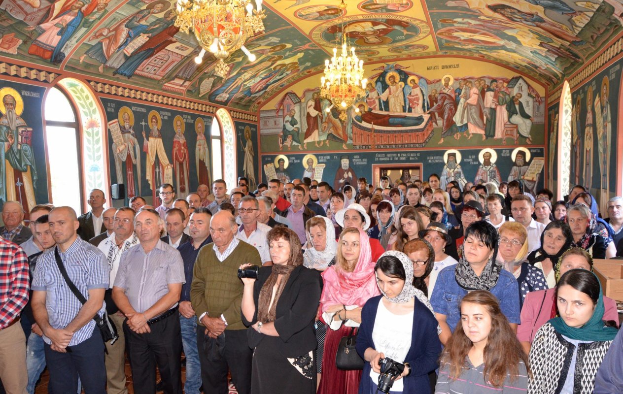 Slujiri arhierești și târnosiri în Duminica a V-a după Rusalii 15375