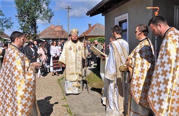 Slujiri arhierești și târnosiri în Duminica a V-a după Rusalii 15376