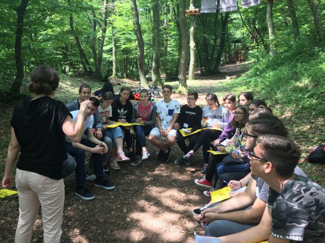 Activități de formare cu tinerii Protopopiatului Alba Iulia 15305