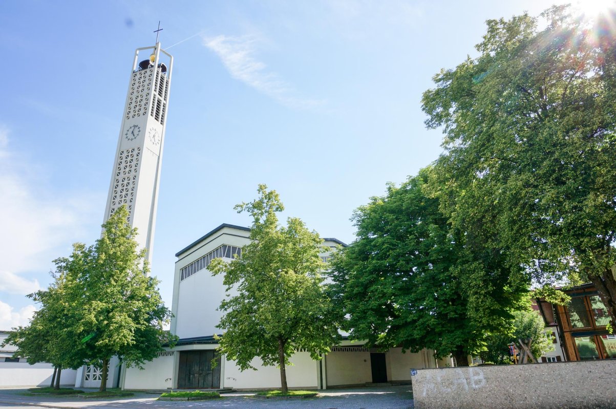 Biserica, loc al plinirii dorului de țară 15329