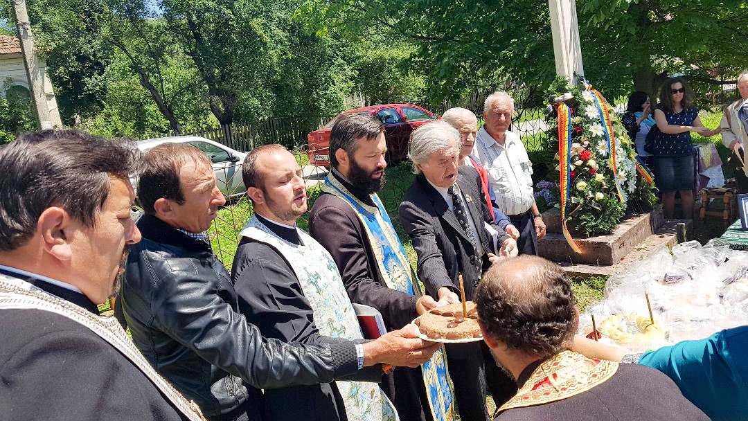 Slujbă de pomenire pentru deţinuţii politici din zona Mehedinţiului de munte 15311