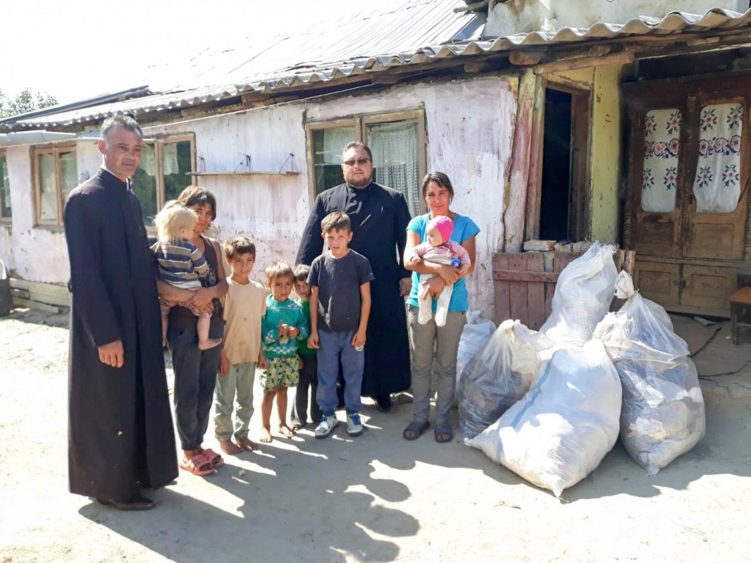 Activităţi social-filantropice în Arhiepiscopia Râmnicului 15136