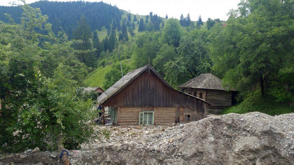 Arhiepiscopia Iaşilor oferă 28.000 de lei sinistraţilor  din Stejaru şi Farcaşa 15114