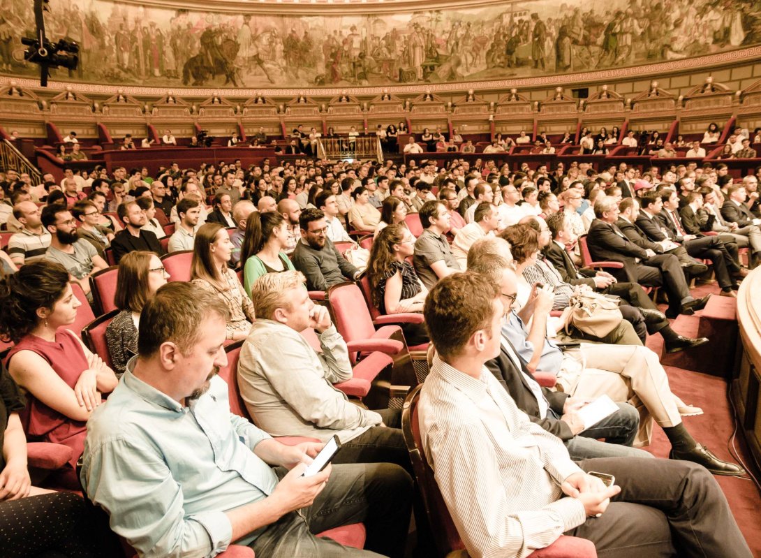 „Când oamenii nu mai cred în Dumnezeu, cred în orice“ 15268