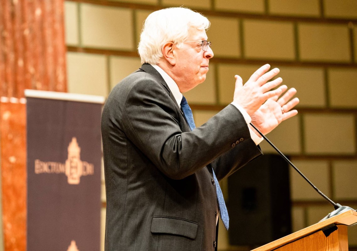 „Când oamenii nu mai cred în Dumnezeu, cred în orice“ 15269