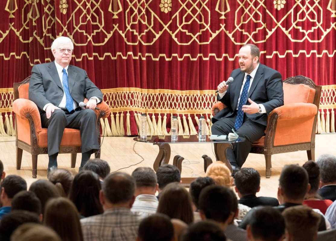 „Când oamenii nu mai cred în Dumnezeu, cred în orice“ 15270