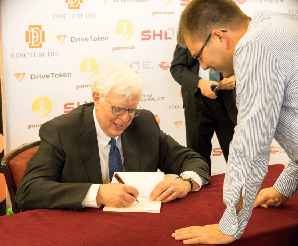 „Când oamenii nu mai cred în Dumnezeu, cred în orice“ 15271