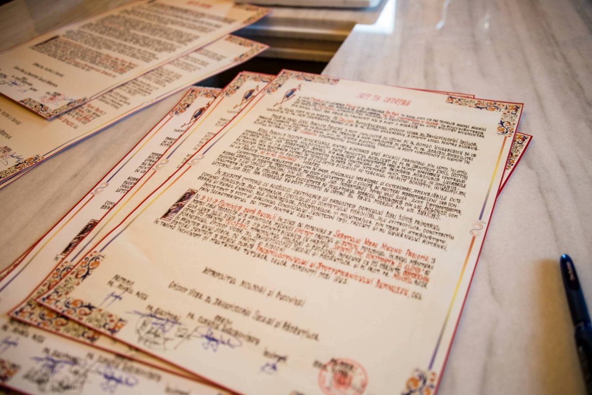 Biserică în stil maramureşean, sfinţită de doi ierarhi la Dancaş 14941