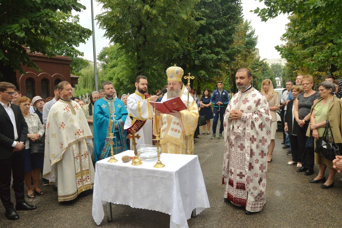 Hram și resfințire la capela Cimitirului „Izvorul Nou” 15006