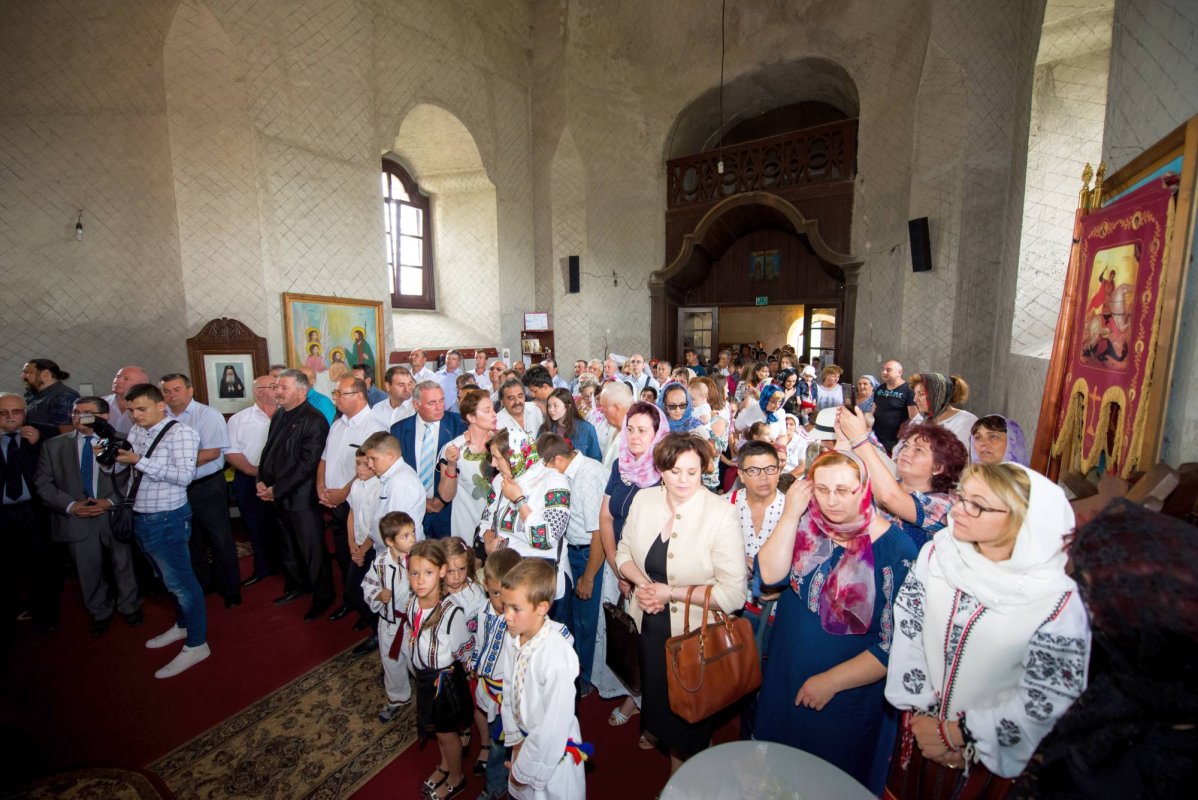 Sfinţire de casă parohială în Cucuteni - Leţcani, oficiată de IPS Mitropolit Teofan 14818