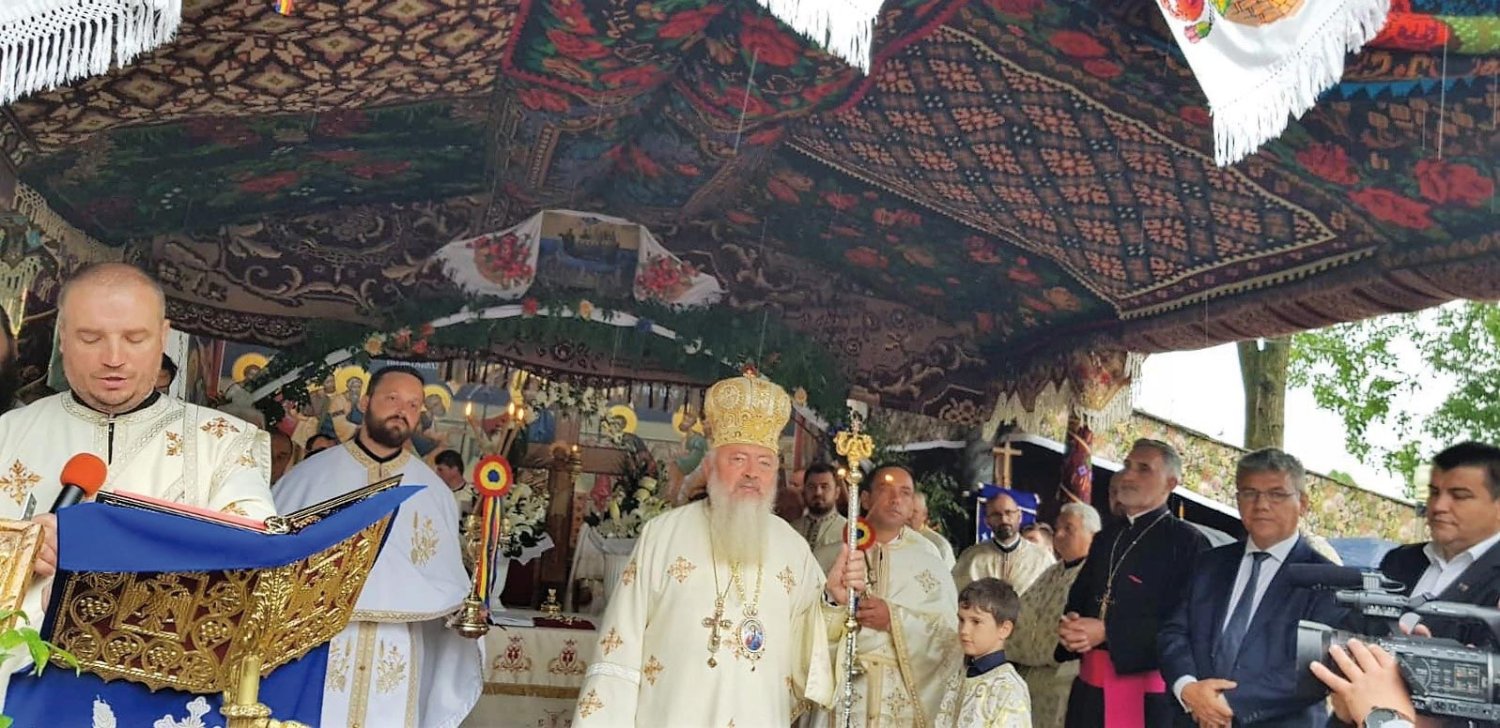 Slujiri arhierești în Duminica a șasea după Rusalii 14831