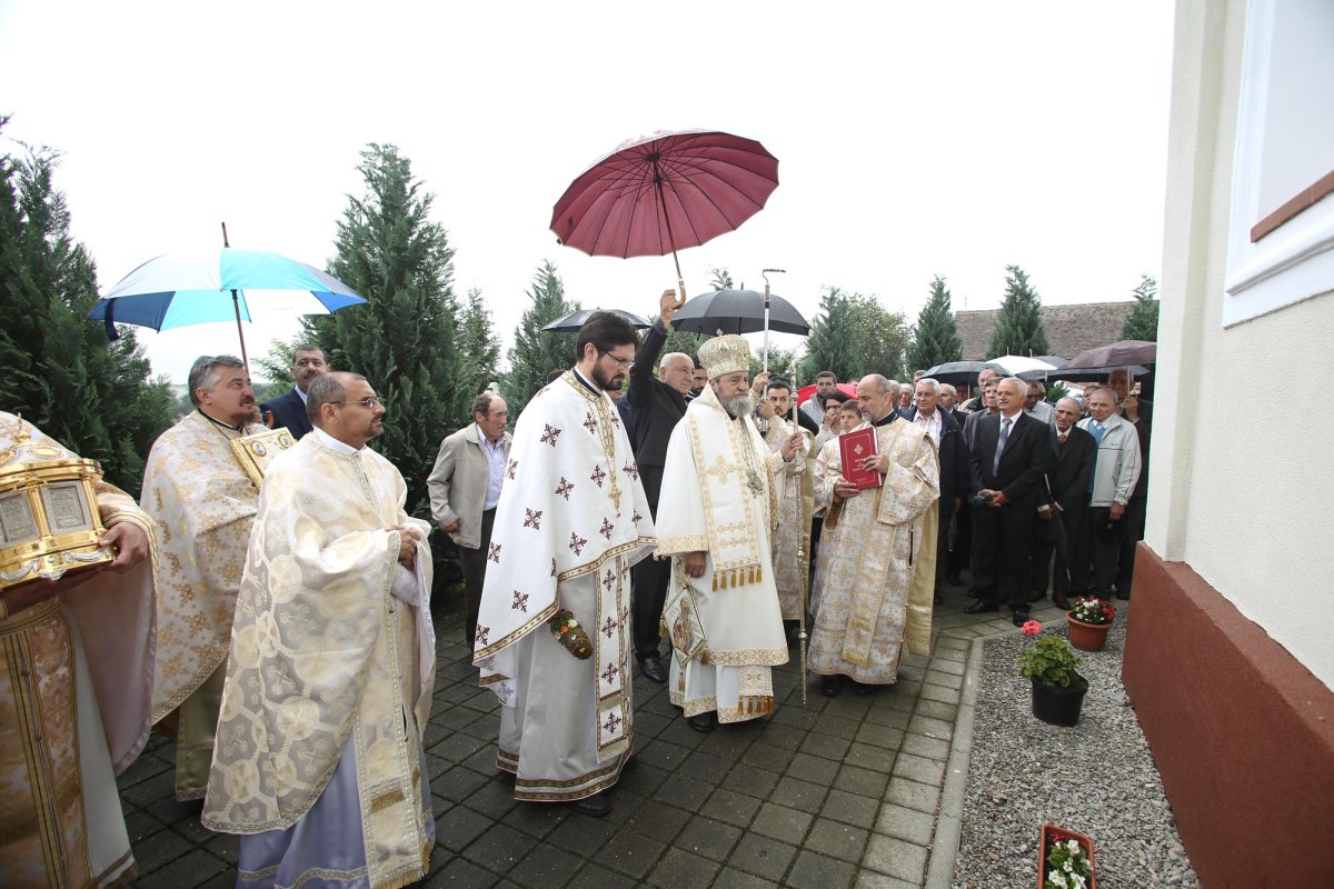 Slujiri arhierești în Duminica a șasea după Rusalii 14836