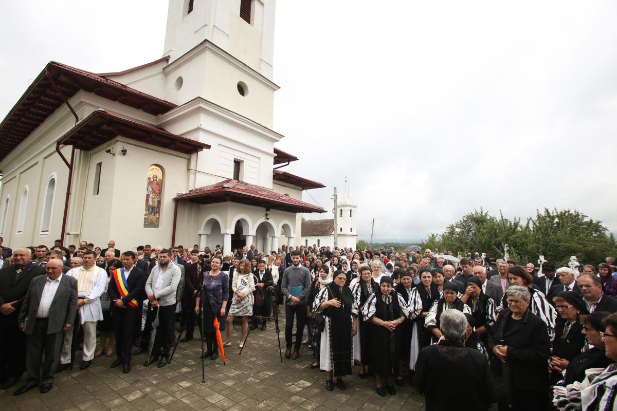 Slujiri arhierești în Duminica a șasea după Rusalii 14837