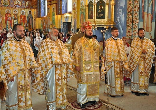 Slujiri arhierești în Duminica a șasea după Rusalii 14838