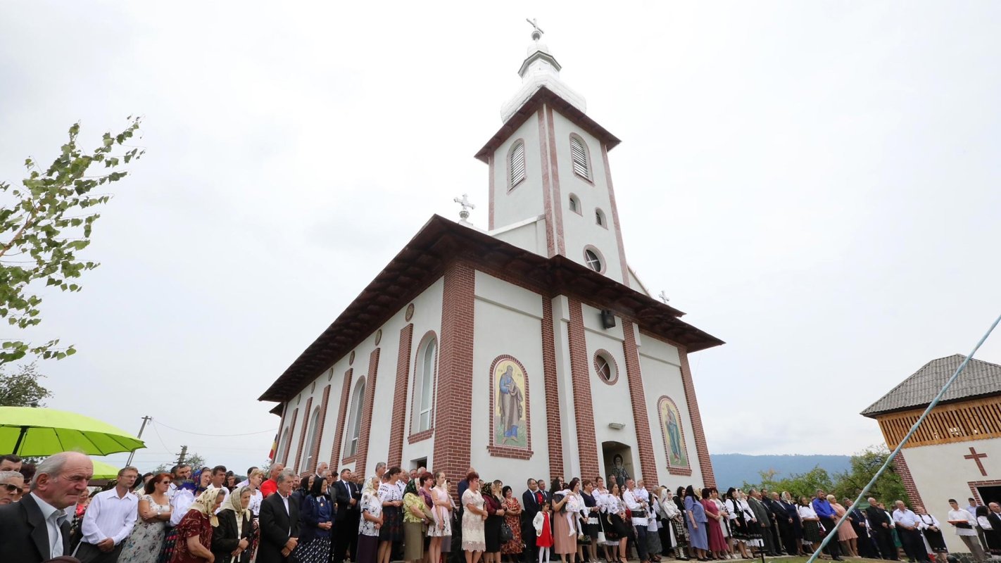 Slujiri arhierești în Duminica a șasea după Rusalii 14840