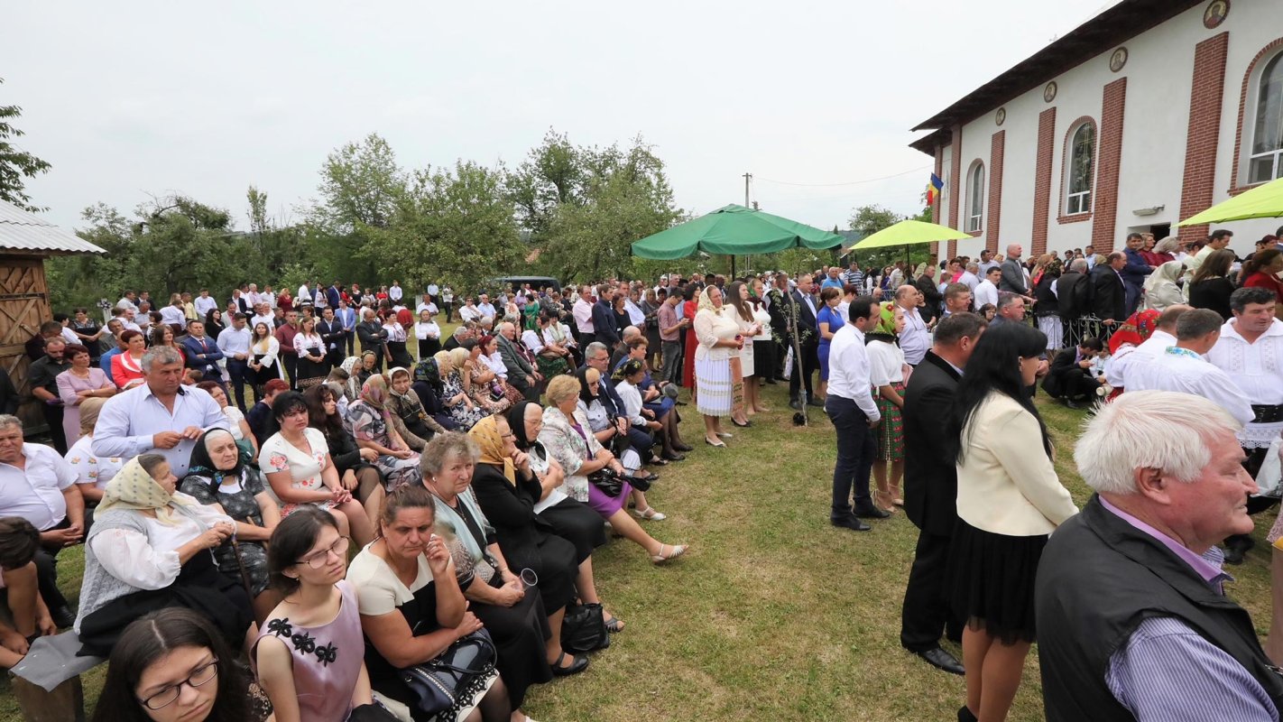 Slujiri arhierești în Duminica a șasea după Rusalii 14841