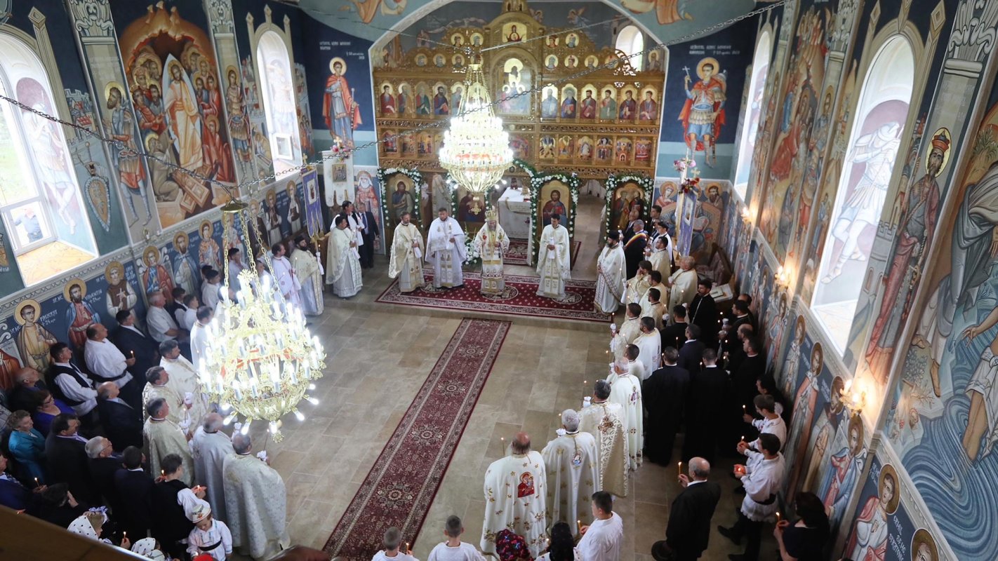 Slujiri arhierești în Duminica a șasea după Rusalii 14843