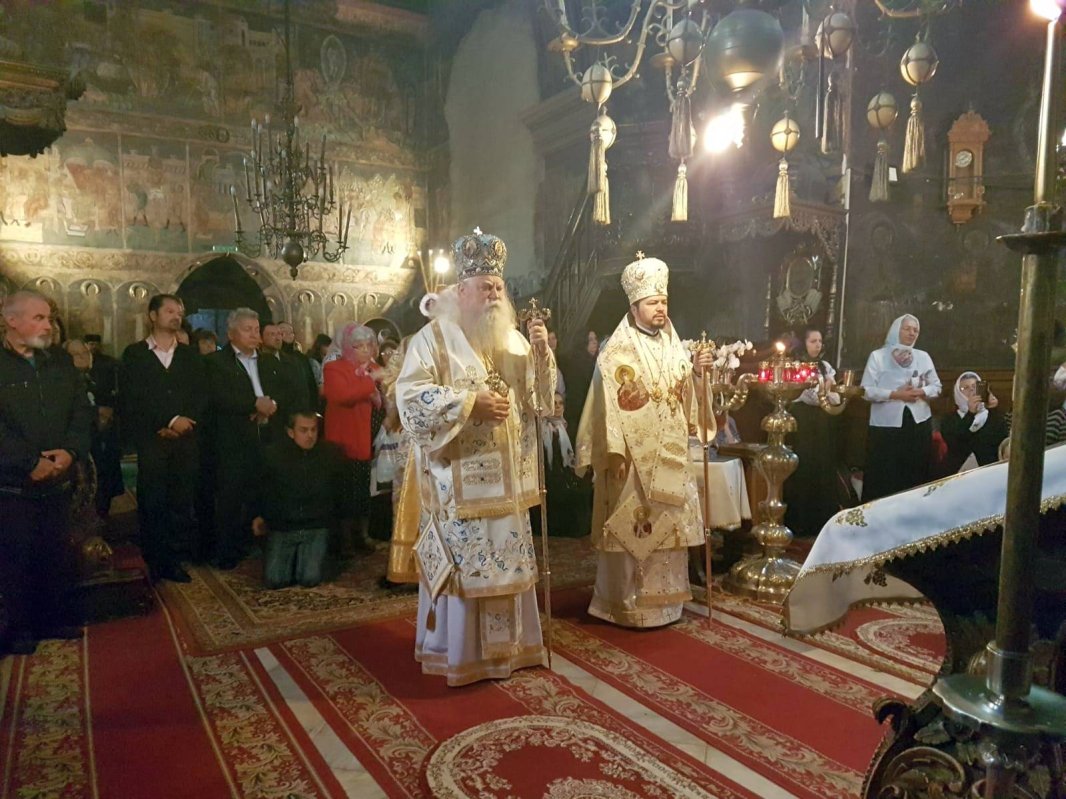 Liturghie arhierească în 	cinstea Icoanei Maicii Domnului „Îndrumătoarea“ de la Mănăstirea Neamţ 14734