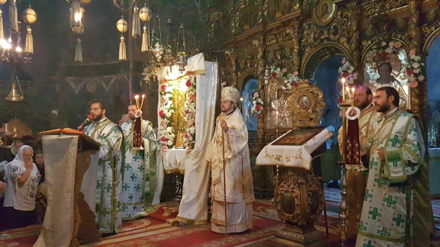Liturghie arhierească în 	cinstea Icoanei Maicii Domnului „Îndrumătoarea“ de la Mănăstirea Neamţ 14736
