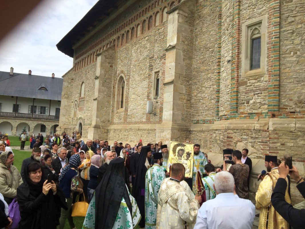 Liturghie arhierească în 	cinstea Icoanei Maicii Domnului „Îndrumătoarea“ de la Mănăstirea Neamţ 14737