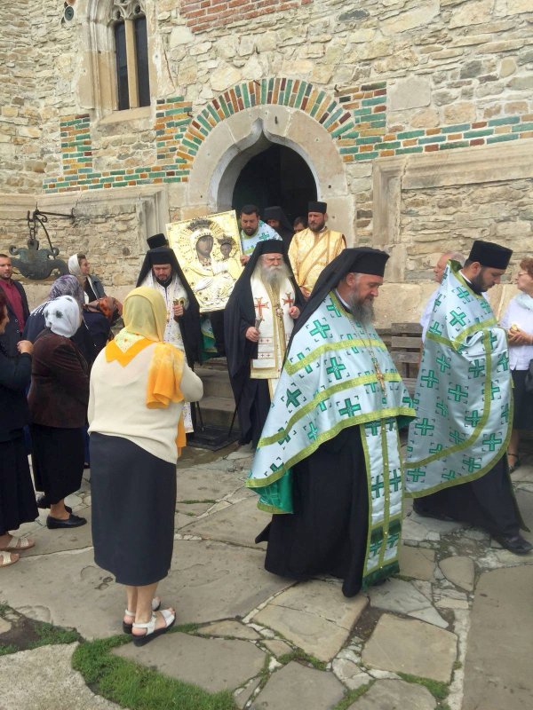 Liturghie arhierească în 	cinstea Icoanei Maicii Domnului „Îndrumătoarea“ de la Mănăstirea Neamţ 14738