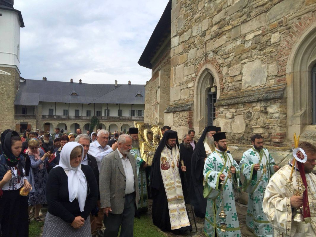 Liturghie arhierească în 	cinstea Icoanei Maicii Domnului „Îndrumătoarea“ de la Mănăstirea Neamţ 14740