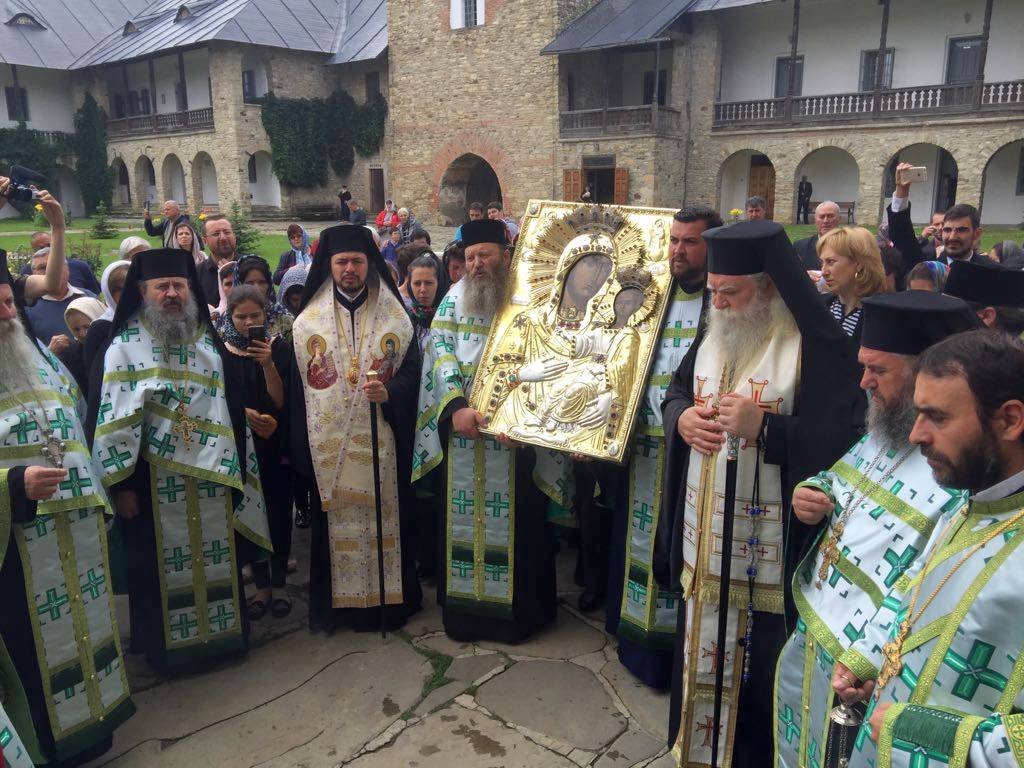 Liturghie arhierească în 	cinstea Icoanei Maicii Domnului „Îndrumătoarea“ de la Mănăstirea Neamţ 14744