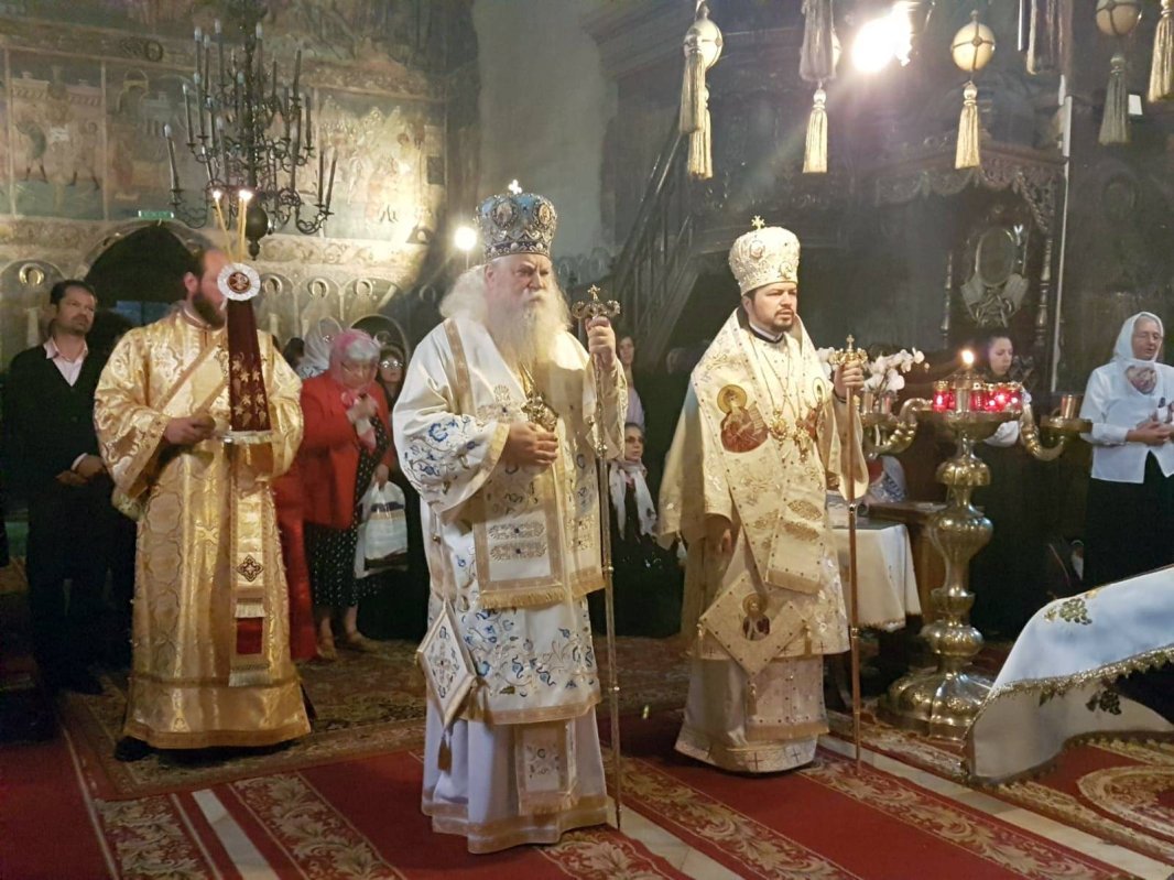 Liturghie arhierească în 	cinstea Icoanei Maicii Domnului „Îndrumătoarea“ de la Mănăstirea Neamţ 14748