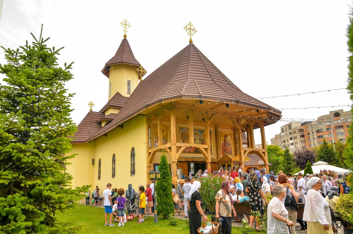 Programul liturgic de la Paraclisul Catedralei Naţionale 14810