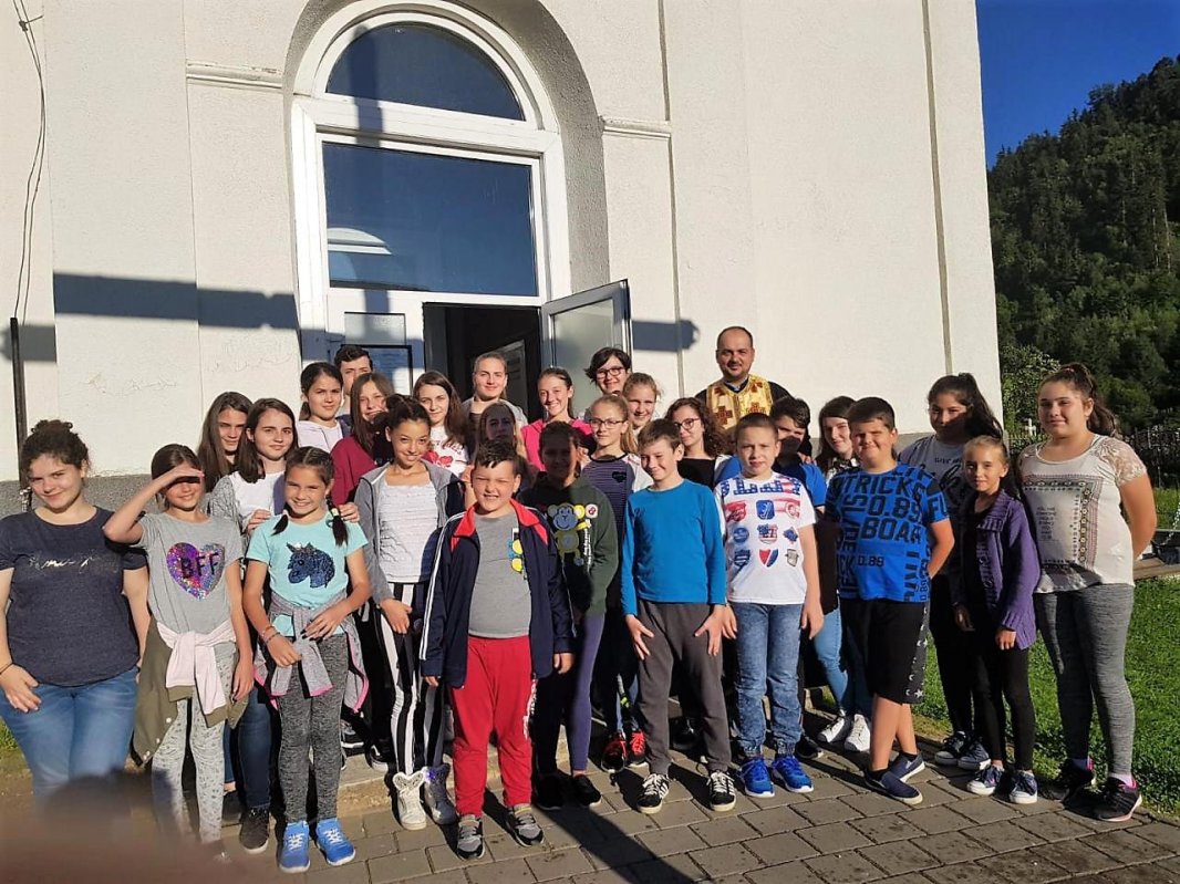 Tabără pentru 25 de copii și tineri la Vadu Moților, în Munții Apuseni 14765