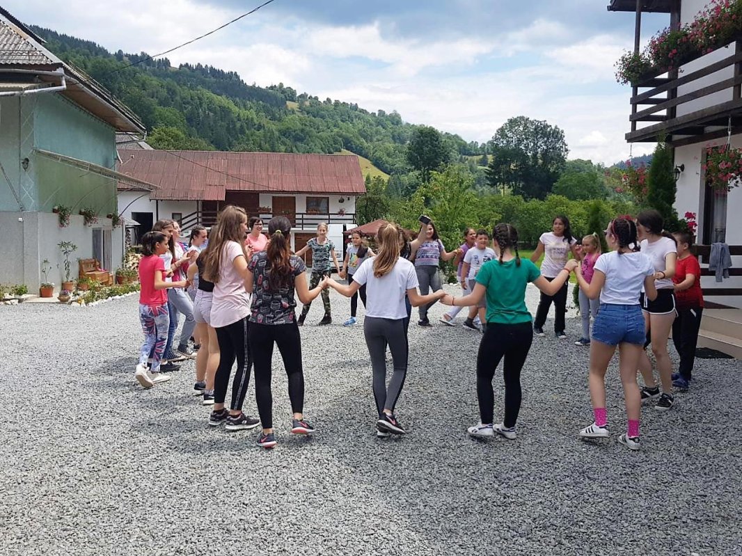 Tabără pentru 25 de copii și tineri la Vadu Moților, în Munții Apuseni 14766