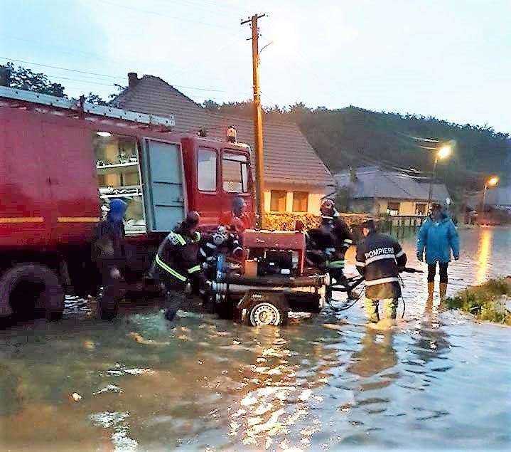 Preoții din Protopopiatul Săliște, în sprijinul oamenilor afectați de inundații 14686